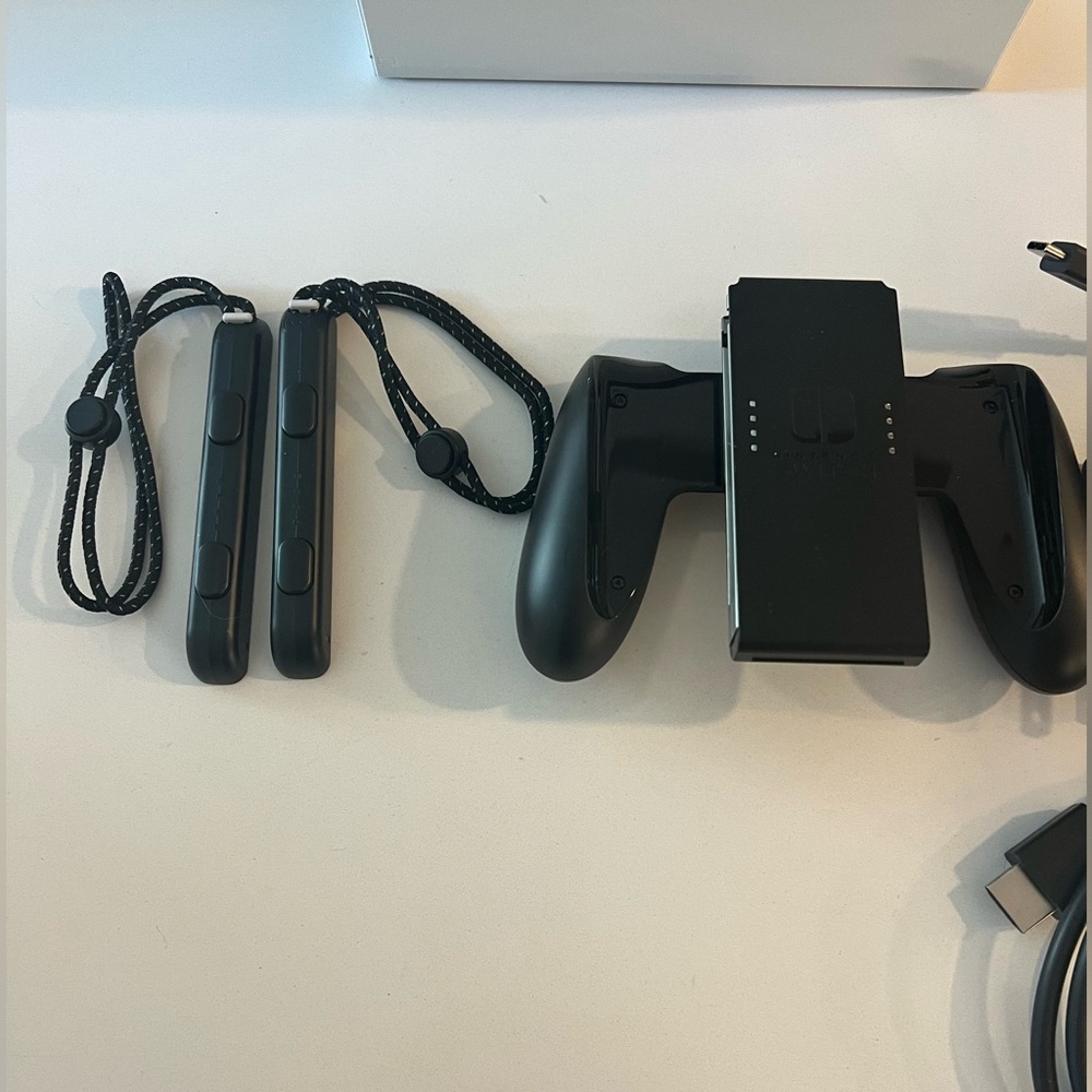 Near Mint Nintendo Switch OLED Video Game Console - Picture 7 of 7